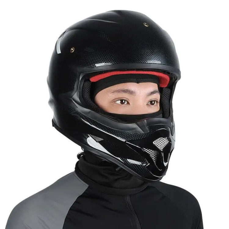 Balaclava gedragen onder helm tijdens het rijden